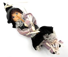 Fliegende Hexe Figur gebraucht