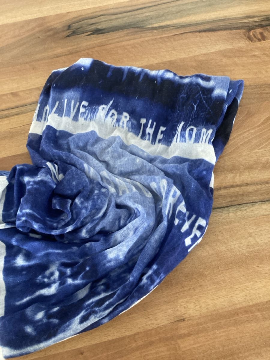 Foulard & Sciarpe: Blauer Street One Schal mit Muster & Spruch – Usato da Niederscherli venduto da Doene0 1