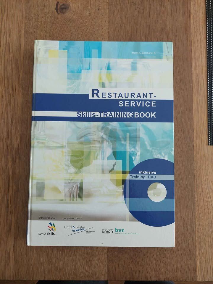 Bücher: Restaurant Service Skills- Book – Gebraucht aus Mettau von Taeni93