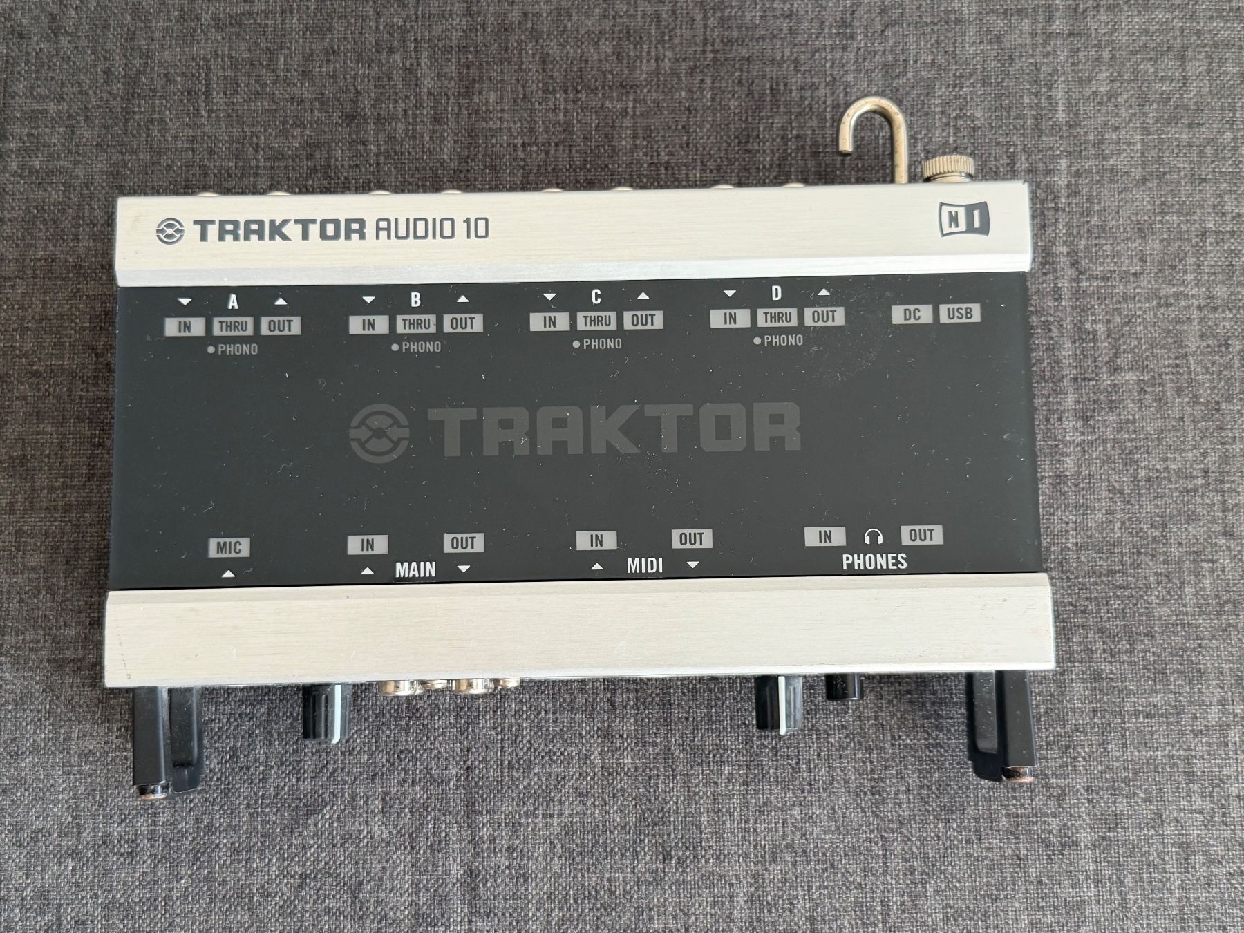 Traktor Attrezzatura per studi di registrazione: Native Instruments Traktor Audio 10 + câbles DJ – Usato da Carouge GE venduto da Pierre_C