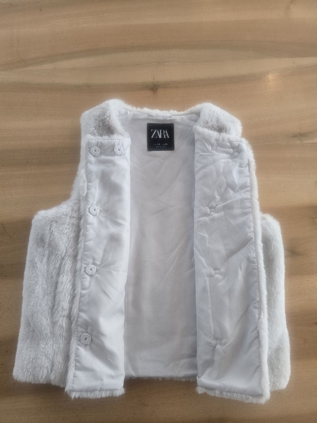 Zara Altro abbigliamento per bambina: Zara Kunstfell Weste Gr.130 – Nuovo (secondo la descrizione) da Rorschacherberg venduto da Olgamedved 2