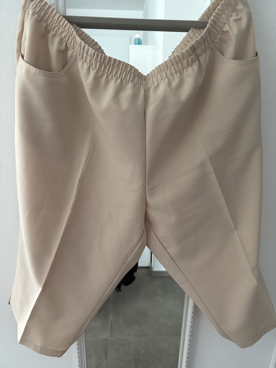 Pantaloni: Schlupfhose Grösse 54               3/4Länge – Usato da Pfeffikon LU venduto da pepino17