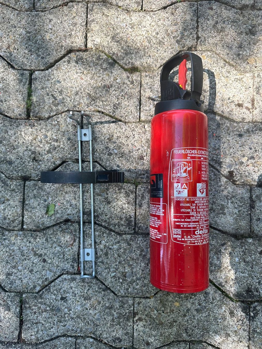 Estintori: Feuerlöscher 2 kg Pulver – Difettoso da Stallikon venduto da Rsiri
