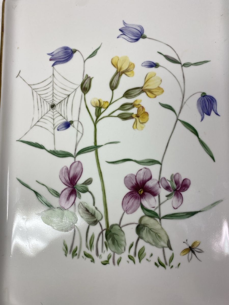 Servierplatten: Platte mit Blumenmotiv und Goldrand – Gebraucht aus sursee von trilli-tralli 2