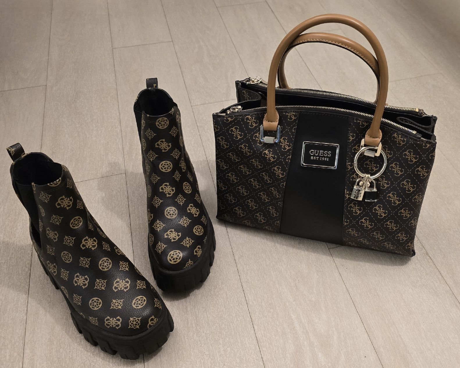 Guess Borse da donna: GUESS TASCHE "NEU" – Nuovo e nell'imballaggio originale da Widnau venduto da Schurlibua 1