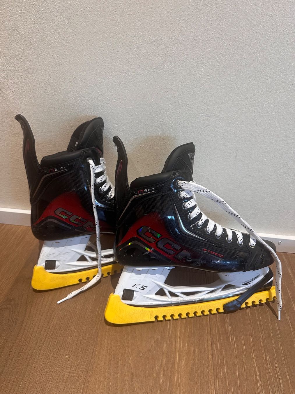 Ccm Schlittschuhe: Eishockeyschlittschuhe CCM Jetspeed FT6 Pro gebraucht – Gebraucht aus Küsnacht ZH von mos_25pb 1