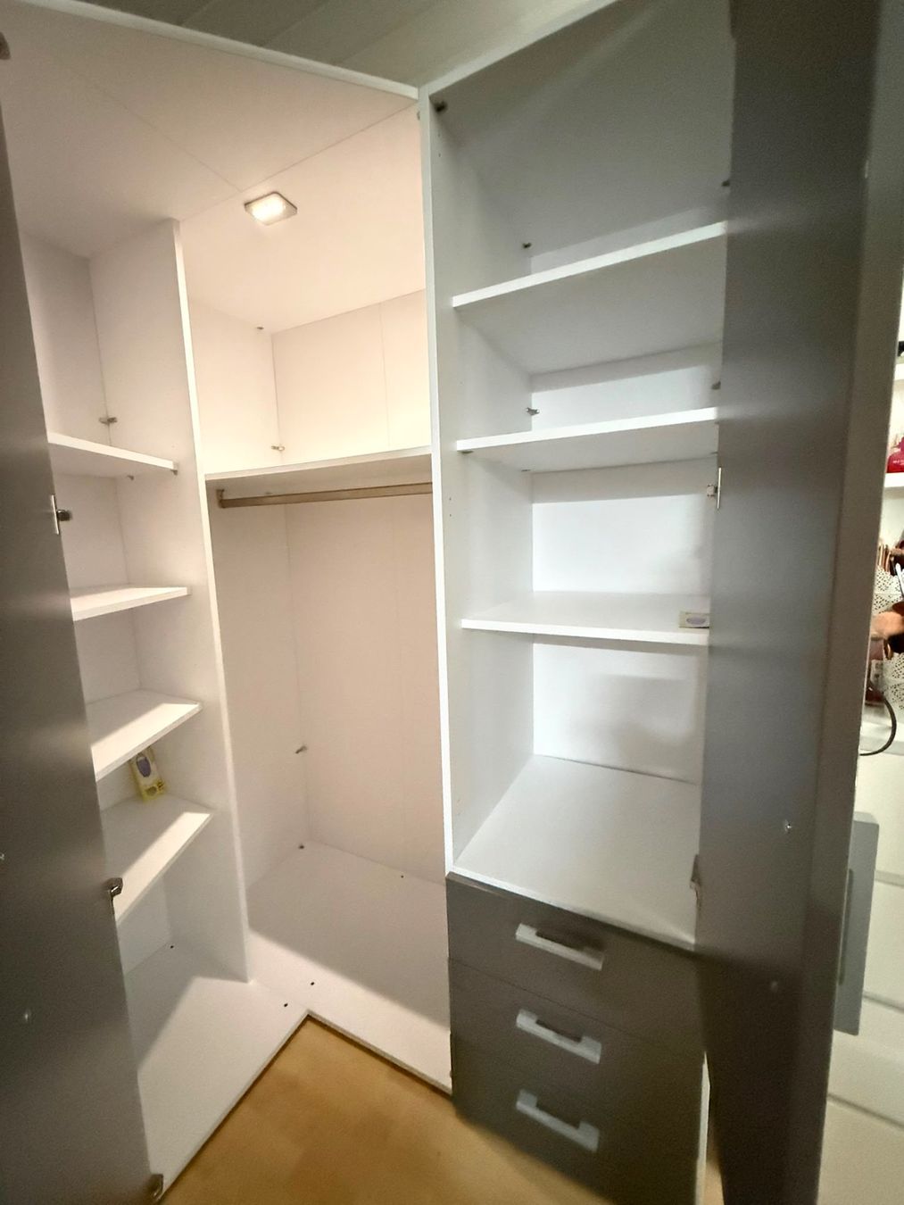 Schränke: Jugendzimmer LOOP Eckschrank / Eck-Kleiderschrank anthrazit – Gebraucht aus Unterkulm von Magoo16876 4
