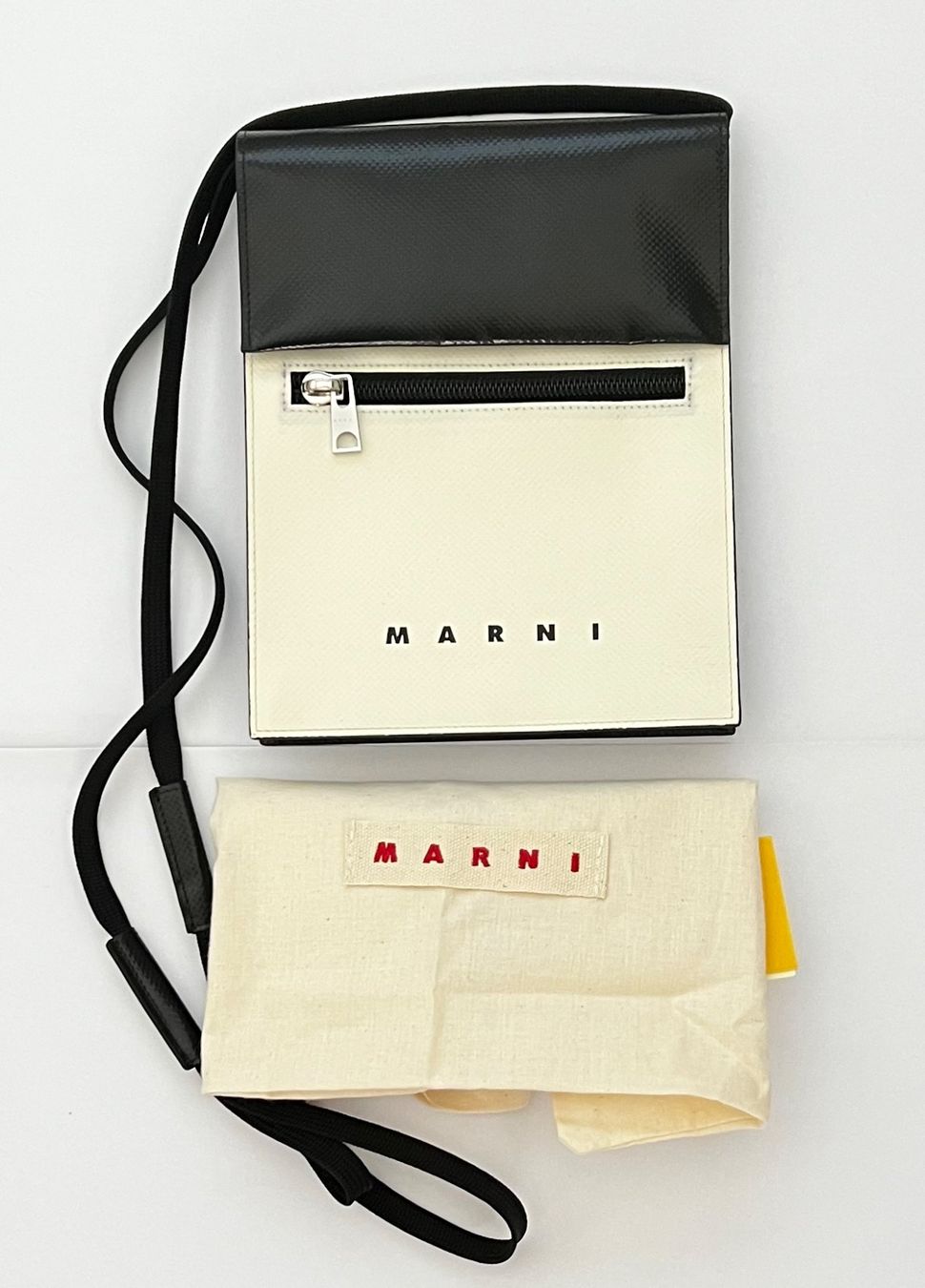 Marni Borse: Marni POUCH ON STRAP UNISEX - Umhängetasche – Nuovo e nell'imballaggio originale da Oberaach venduto da Dandy2021 5