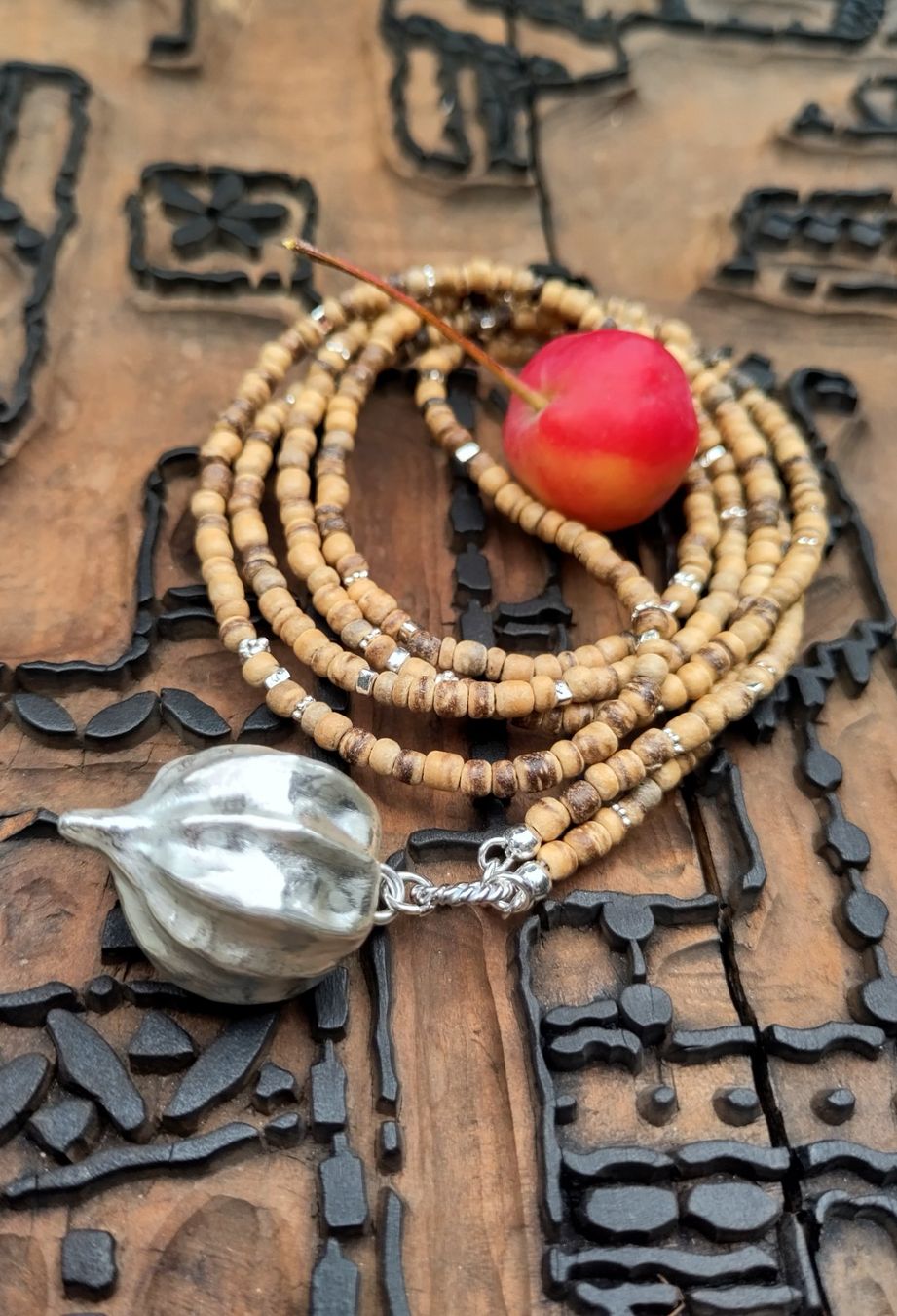 Catenine: Silber-Physalis an langer Kokoskette – Nuovo e nell'imballaggio originale da Lauperswil venduto da Naturhandwerk