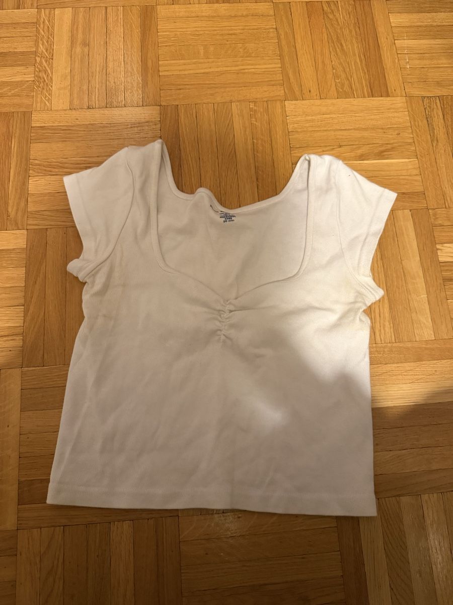 Brandy Melville Top: Top blanc brandy melville – Usato da Grand-Lancy venduto da saf_tlt2