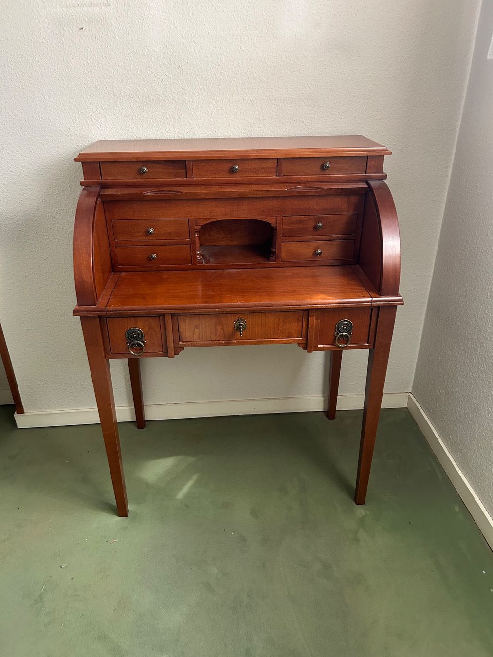Bureaux: Kirschbaumseckretär mit Rollo gebraucht – D'occasion à Möhlin par siro12