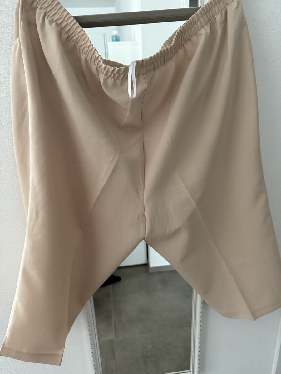 Pantaloni: Schlupfhose Grösse 54               3/4Länge – Usato da Pfeffikon LU venduto da pepino17 1