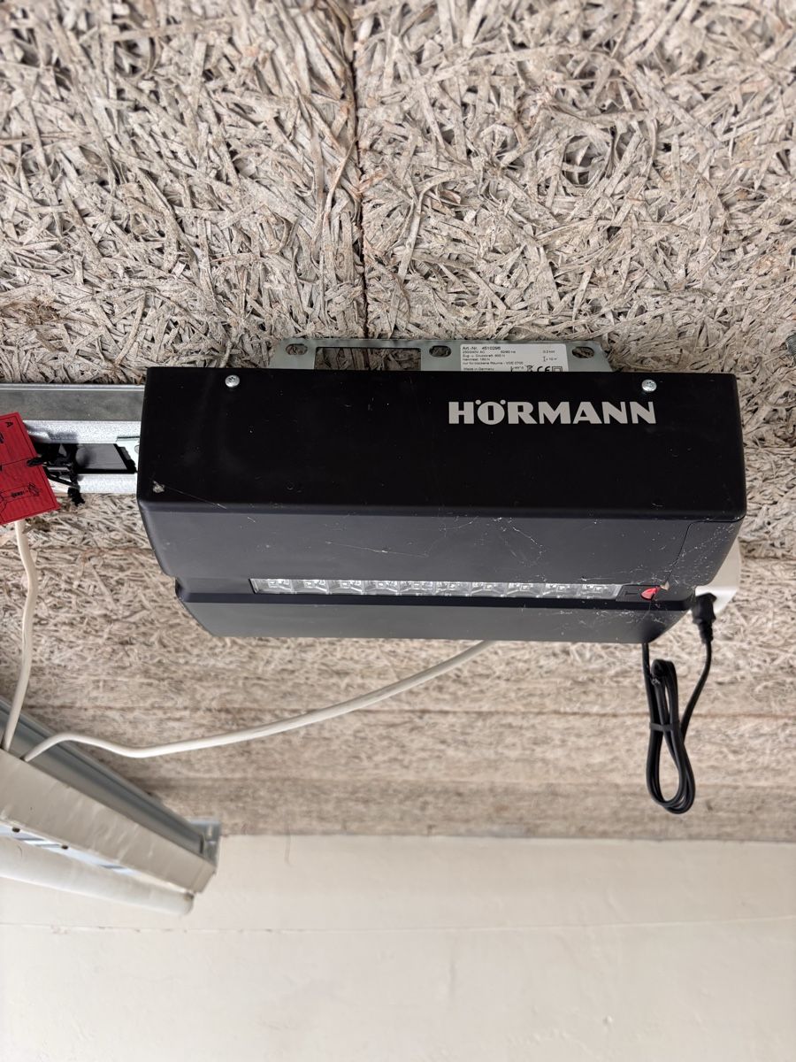 Hörmann Altro Materiale elettrico: Garagentor mit Antrieb HÖRMANN Sektionaltor grau neu – Usato da Benglen venduto da raf_p9dv 1