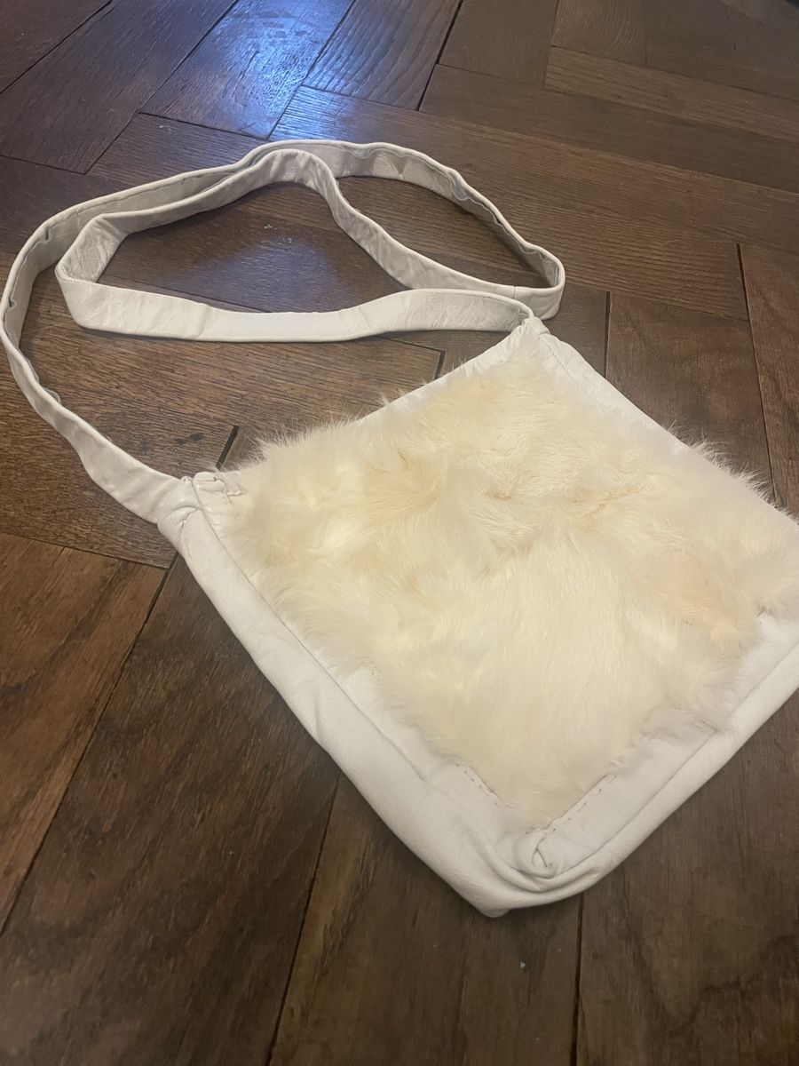 Borse da donna: Weisse Winter Hand/Umhängetasche echtleder mit Fell – Usato da Zürich venduto da yas_alam 1