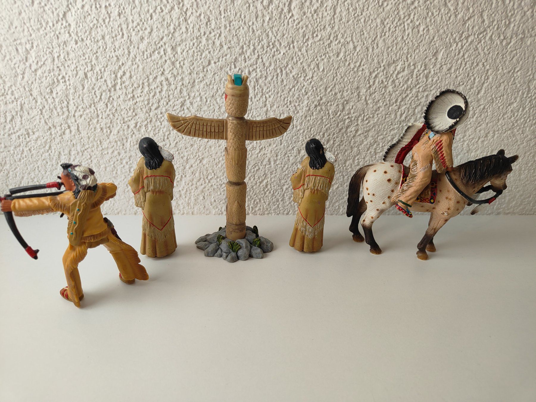 Schleich Figuren: Schleich Bully Indianer Sioux Pferd Totemphal Indigen – Gebraucht aus Thalwil von FigurenFreunde 1