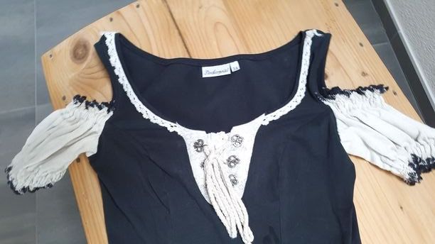 Top: Dirndl-Oberteil / Dehnbar -stretch – Usato da Wagerswil venduto da flagge 1