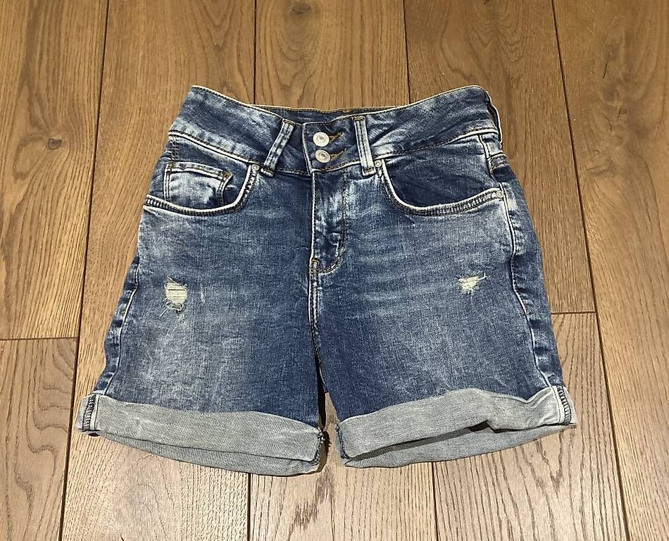 Pantaloni: LTB Shorts XS – Usato da Bellach venduto da lia_26tj
