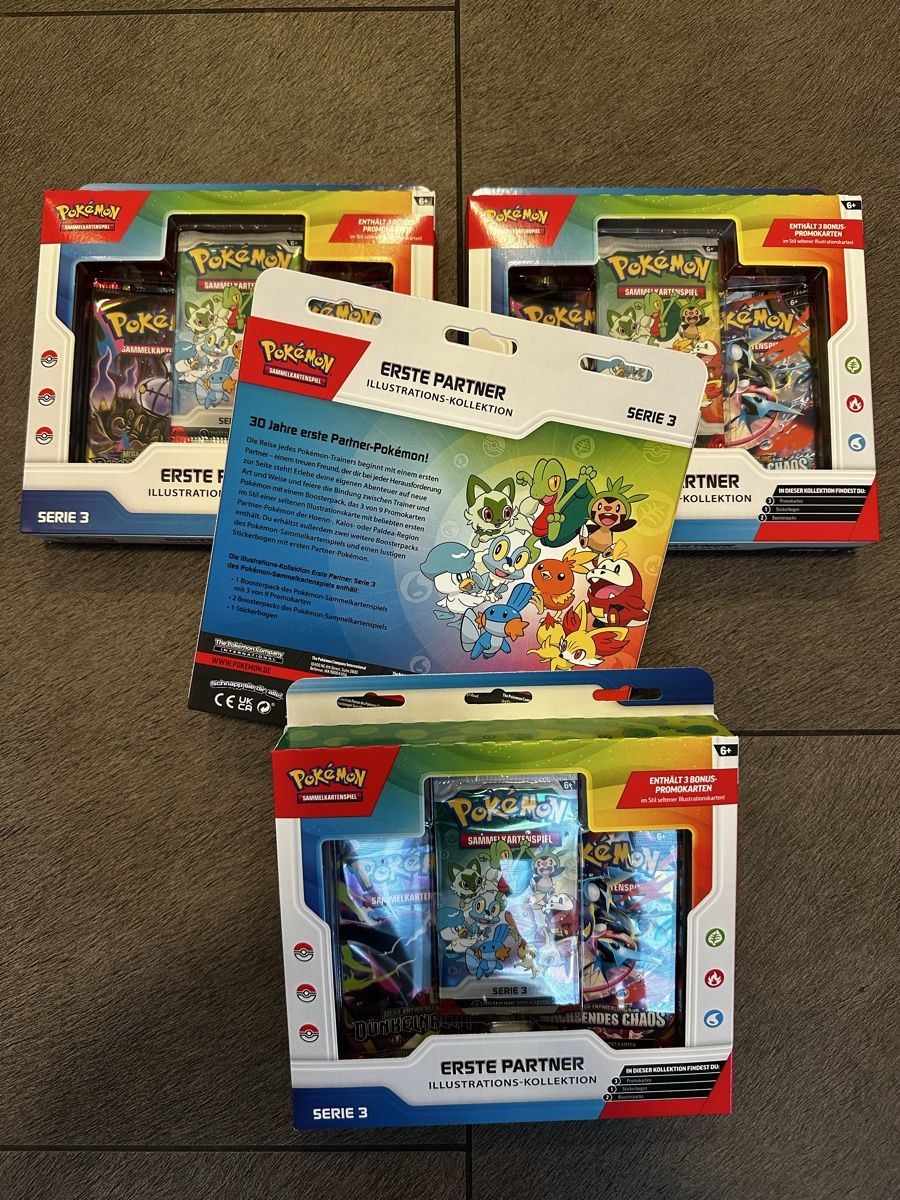 Pokémon Cartes à collectionner: Erste Partner Illustrations-Kollektion - Serie 3 - DE – Neuf avec emballage d'origine à Adligenswil par 3__S 1