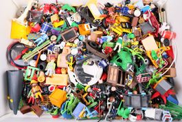 Grosse Menge Playmobil Teile, viele Figuren, und vieles mehr
