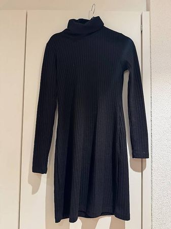 Rippkleid mit Rollkragen - Gr. S - Schwarz