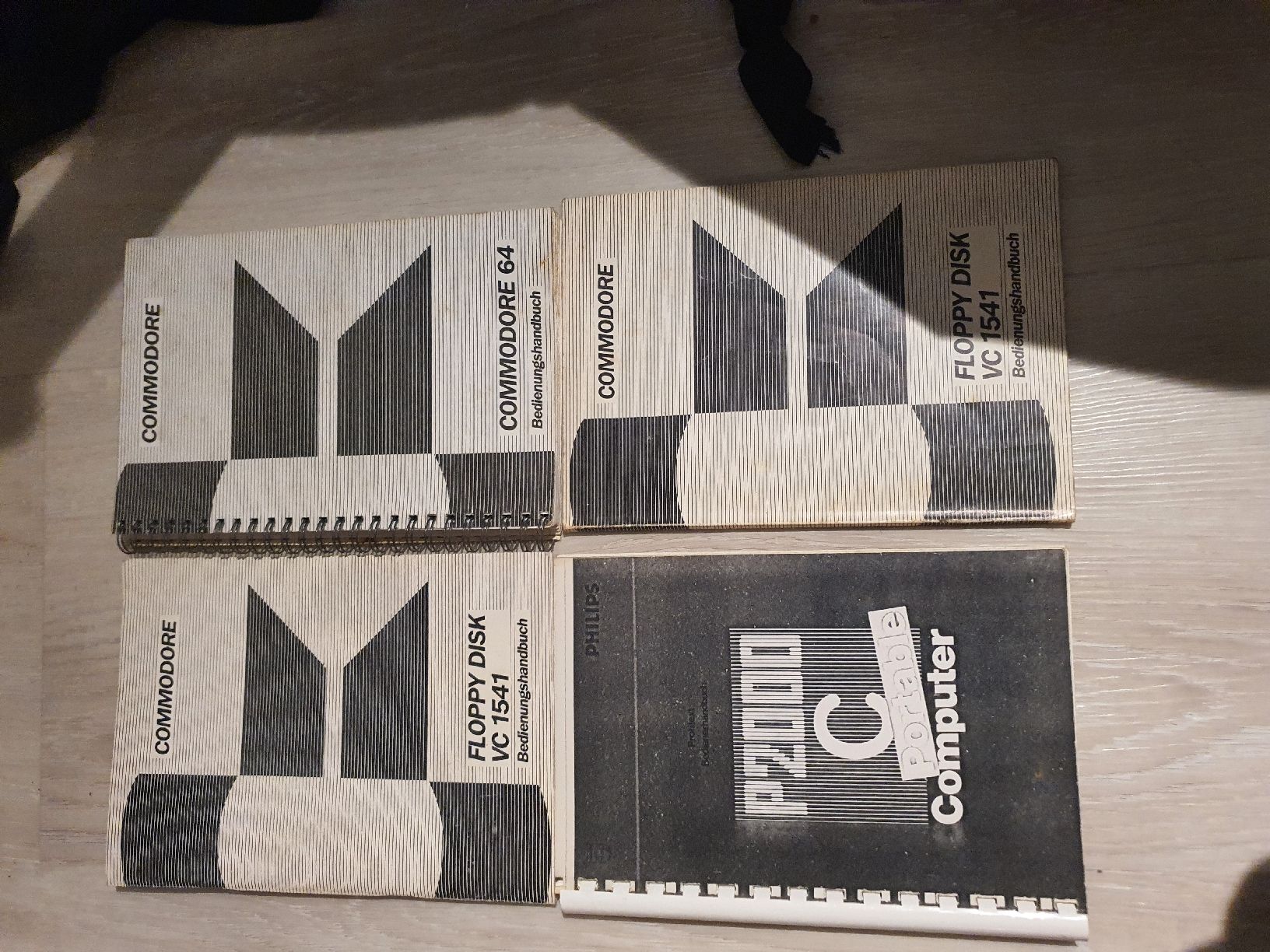 Commodore PC: Commodore Handbücher Sammlung - C64, VC1541 & mehr! – Usato da Muri AG venduto da Jeromia 2