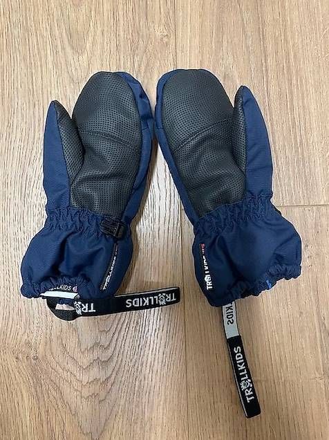 Gants: Schneehandschuhe Grösse 4 – D'occasion à Pfäffikon Sz par alar