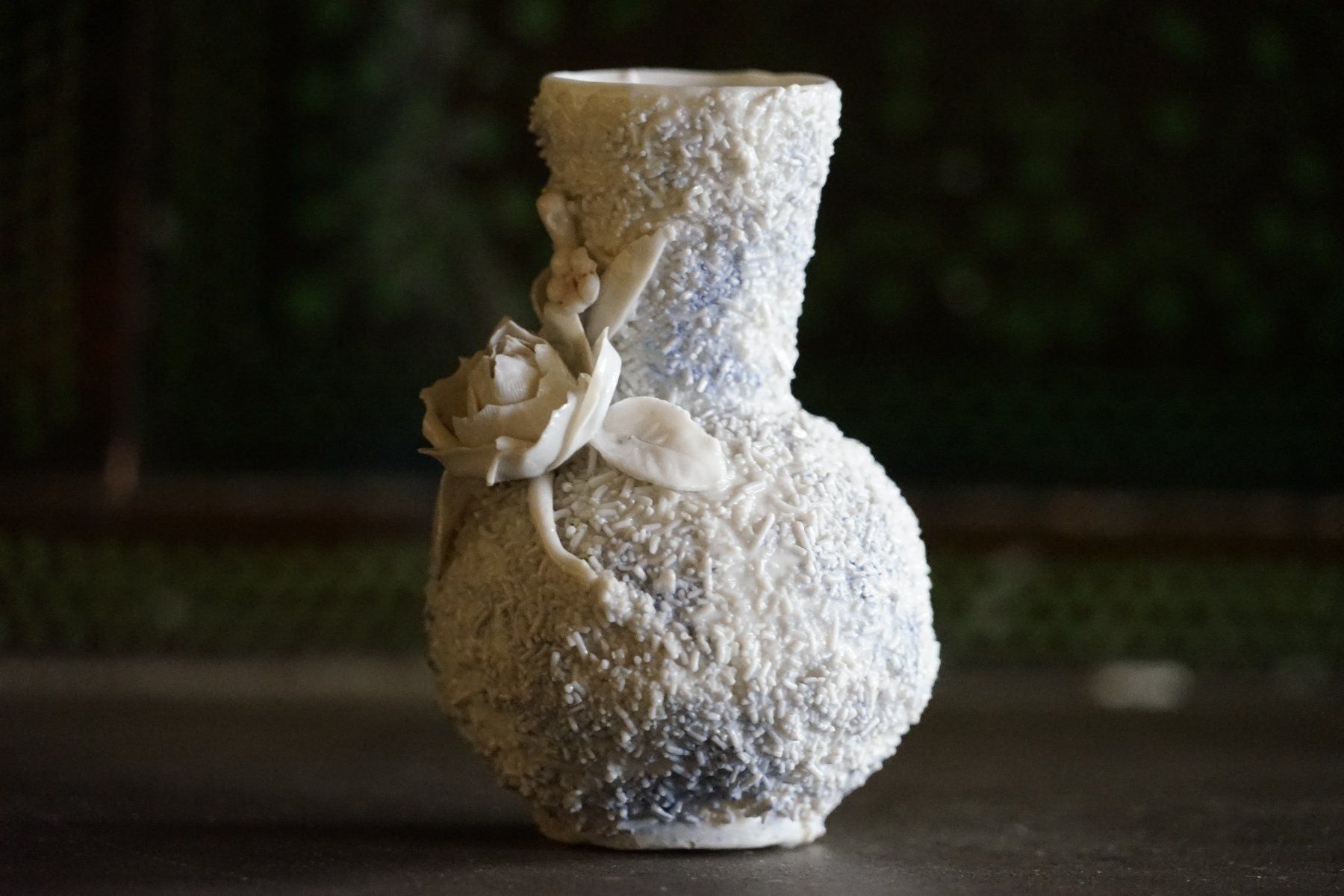 Vasi & Recipienti: Vase klein mit modellierter Rose – Usato da Hinwil venduto da Antikfischer 4