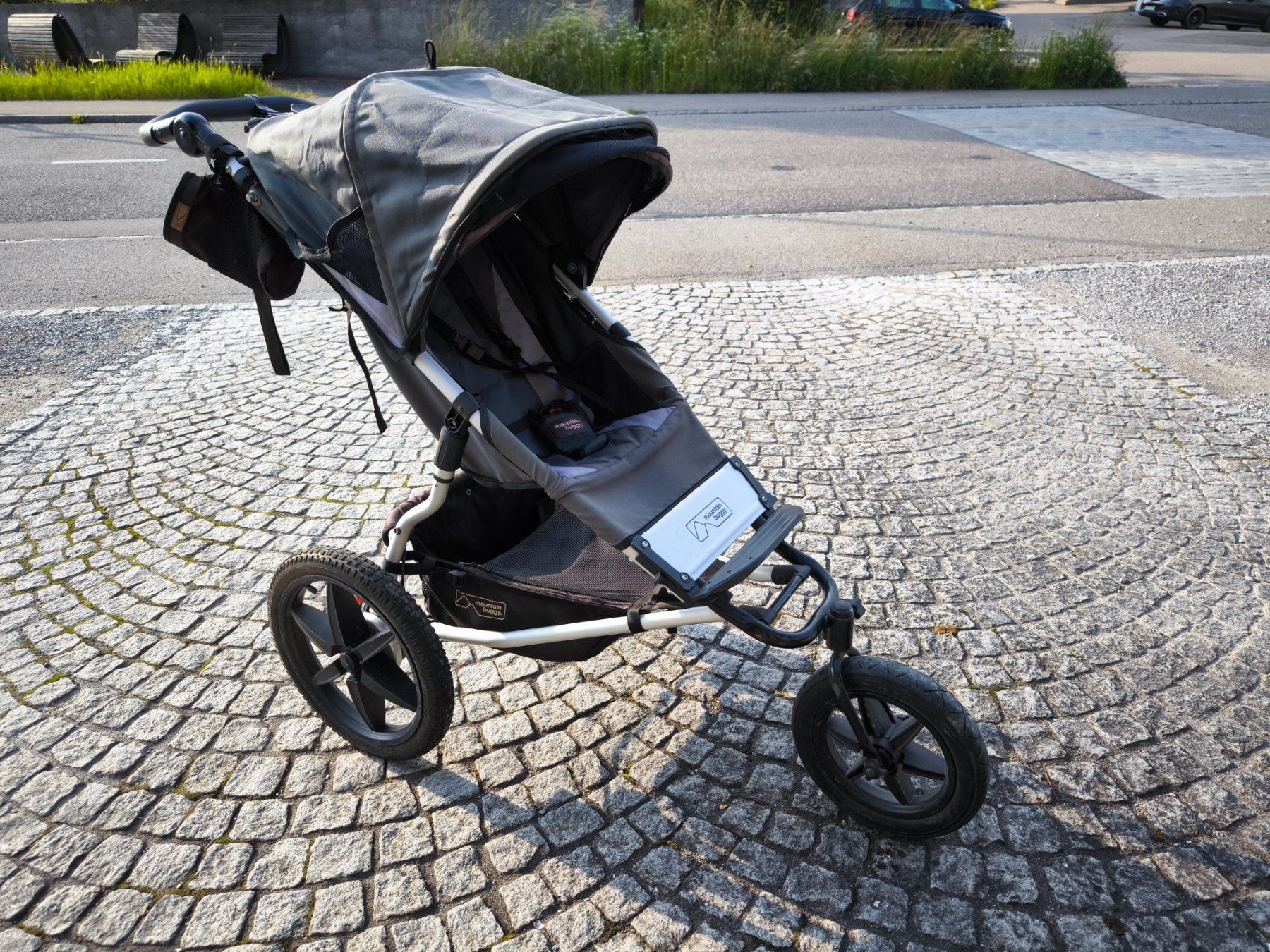 Mountain Buggy Kinderwagen: Mountain Buggy Terrain mit Zubehör – Gebraucht aus Brütten von Auctionboy