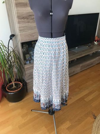 Pleated printed midi skirt