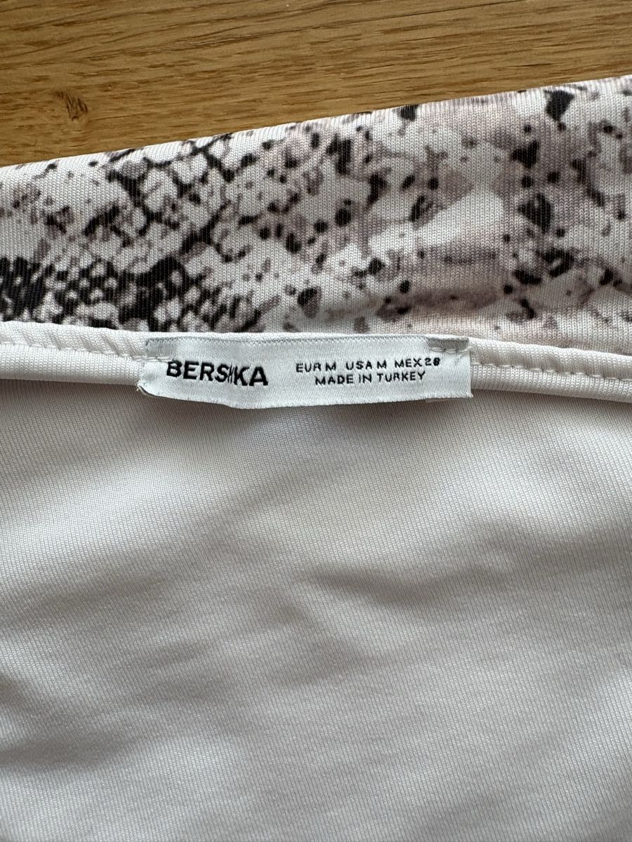 Bershka Vestiti: Bershka Maxikleid Schlangenmuster Gr. M – Nuovo (secondo la descrizione) da Altendorf venduto da Naishra 1