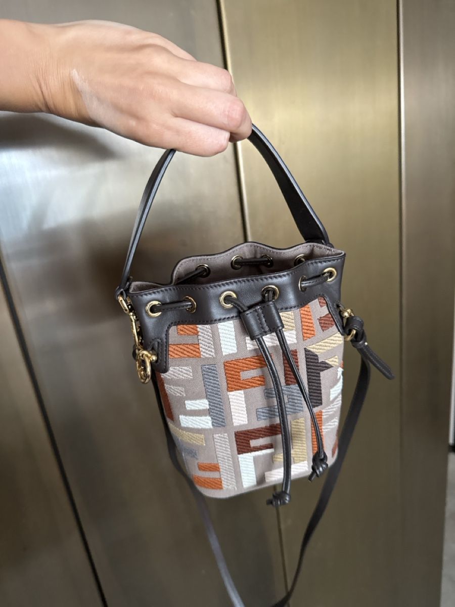 Fendi Borse da donna: Fendi Mon Tresor Mini Bucket Bag FF Jacquard Multicolor – Nuovo (secondo la descrizione) da Zürich venduto da lau_5k8b 1