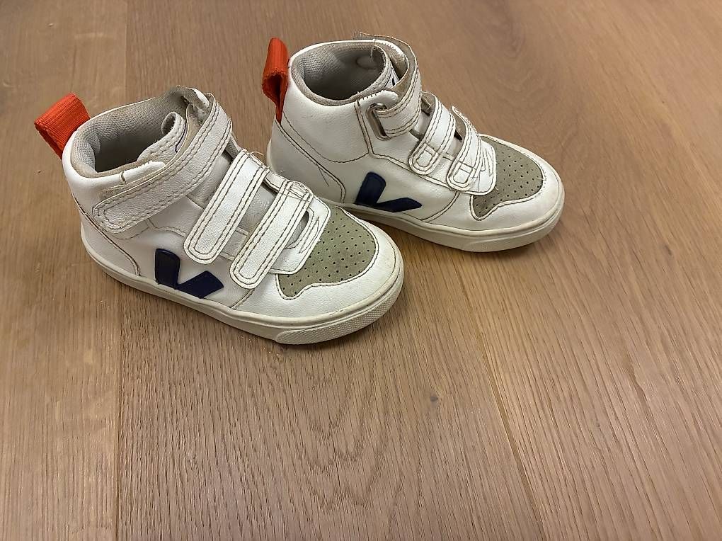 Scarpe per ragazzi: Veja Sneakers 26 – Usato da Starrkirch-Wil venduto da Mira114 1