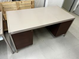 hochwertiger Schreibtisch