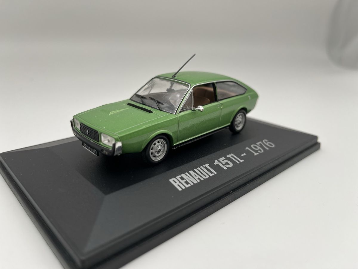 Renault Modellautos: Renault 15 TL 1976, 1:43 Universal Hobbies – Gebraucht aus Broc von