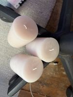 3 Stumpenkerzen mit Metallstecker graubraun 