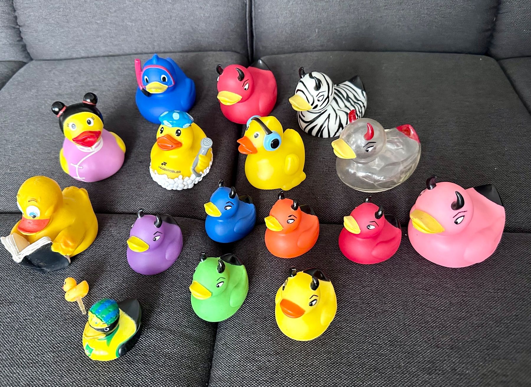 Figuren: Badeenten SET 17 Stk mit Treufelchen etc – Gebraucht aus Rickenbach b. Wil von