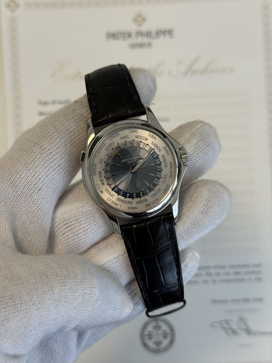 Patek Philippe Orologi: Patek Philippe World Timer Platin  Ref: 5130P-001 - 39.5mm – Usato da Münchenstein venduto da rehmantimepiece 6