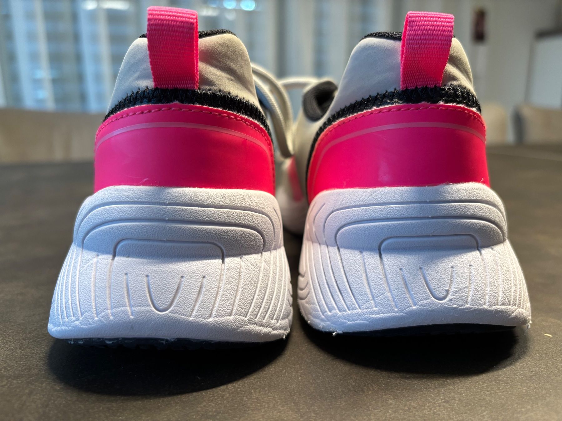 Scarpe per ragazze: Mädchen Turnschuhe, Grösse 35, Top Zustand! – Usato da Sulz AG venduto da FantasyHouse 1