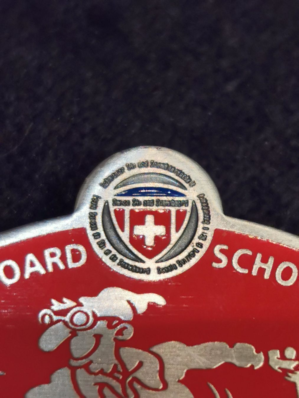 Spille & Fermagli: BROCHE RED SKI-LEAGUE – Usato da Genève venduto da Qanil77 1