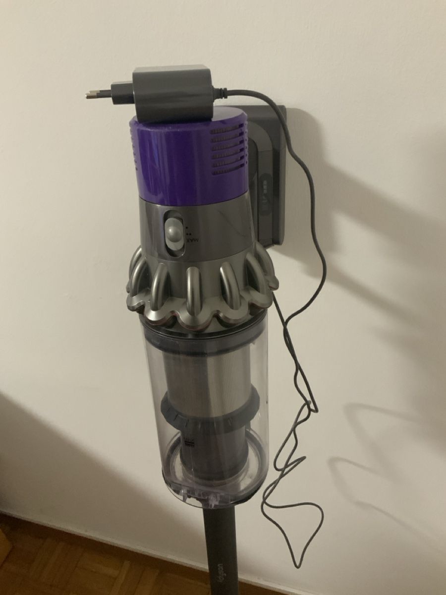 Dyson Aspirateurs & Accessoires: Aspirateur Dyson v10 – D'occasion à Lausanne par cjrrviseu 2