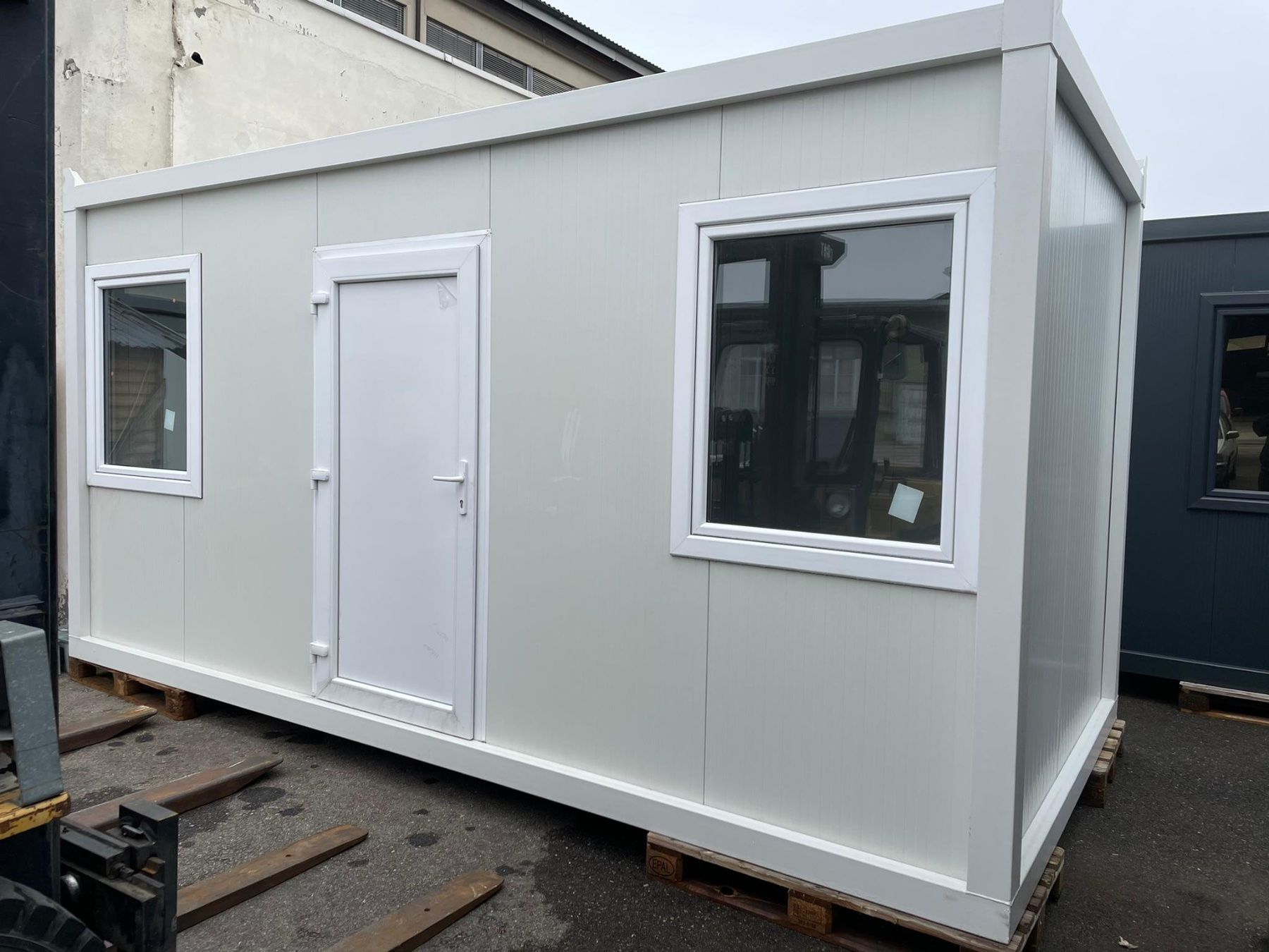 Baucontainer: Bürocontainer /Baucontainer / 5m Hofladen – Neu und originalverpackt aus Oftringen von Britta