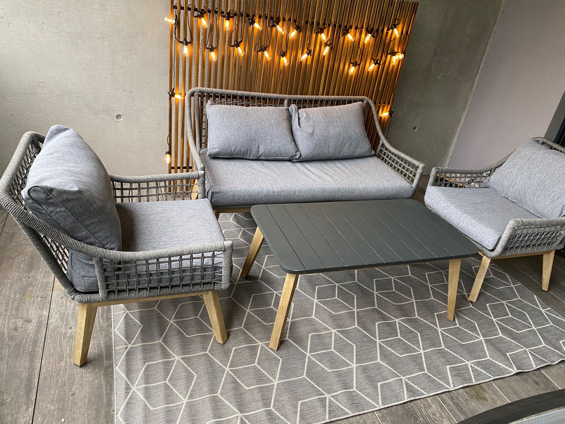Set di tavolo e panche: Gartenset 3-teilig grau mit Tisch – Usato da Büsserach venduto da FFC
