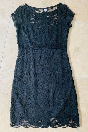 Schwarzes Spitzenkleid von H&M