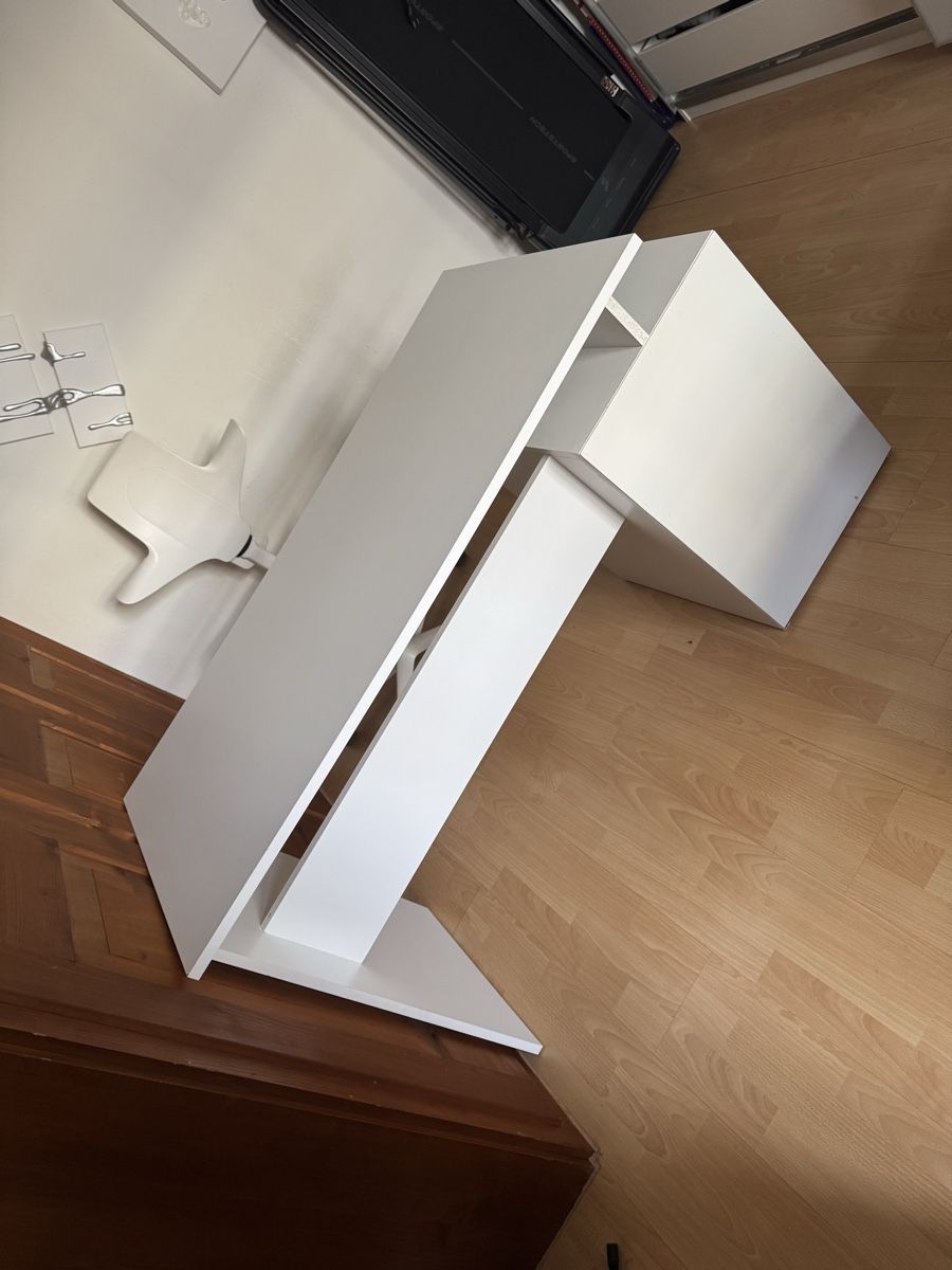 Schreibtische: Weisser Pult mit Schubladen – Gebraucht aus Zürich von sara.h.22 1