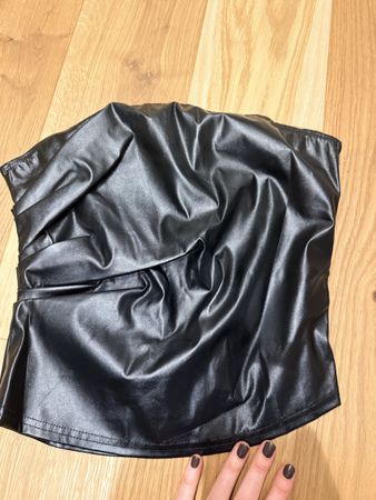 Schwarzes Kunstleder Top, ideal für den Ausgang, S