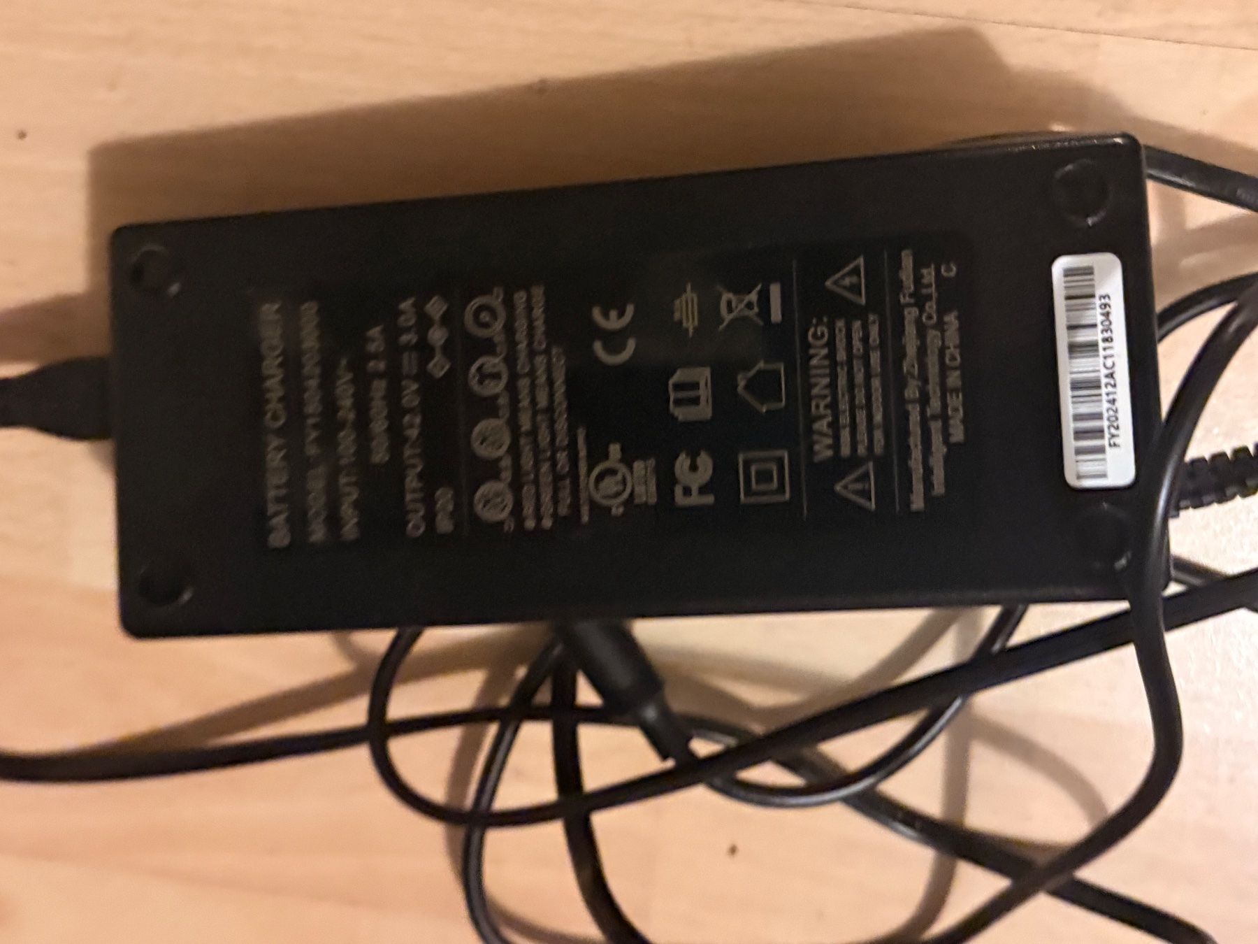 Acer Caricabatterie: Original Acer Predator E - Storm Scooter Ladegerät – Usato da Spreitenbach venduto da SwissTradeMan 1
