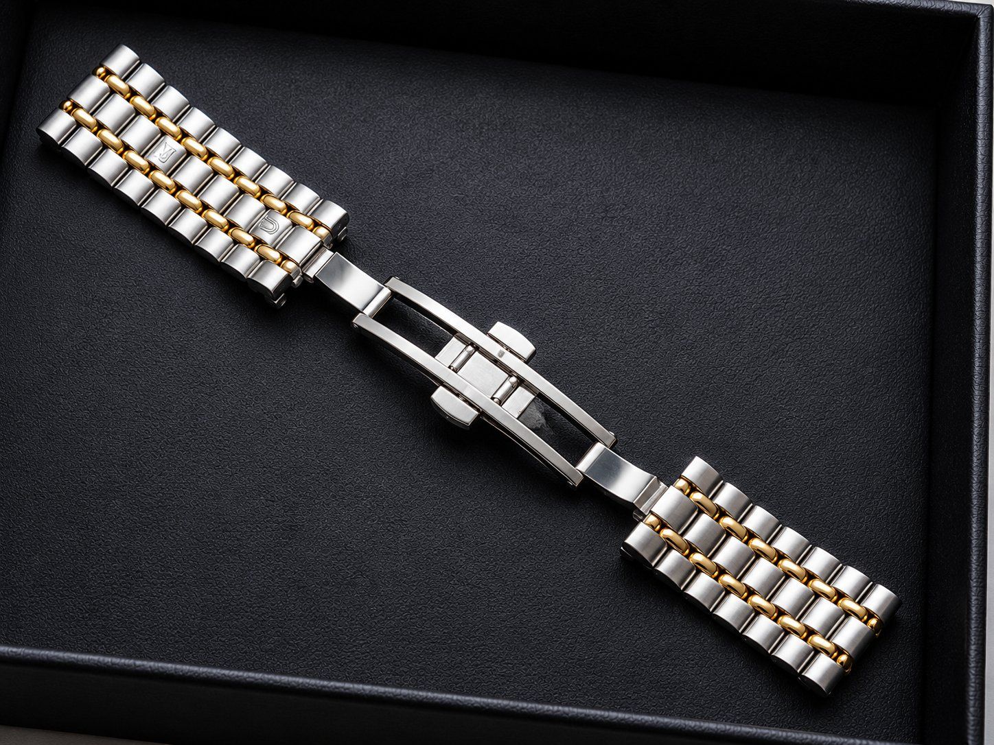 Bracciali & Braccialetti: Bracelet Universal Genève Corporate bicolore 18mm – Nuovo (secondo la descrizione) da Biel/Bienne venduto da gre_c2g8 2