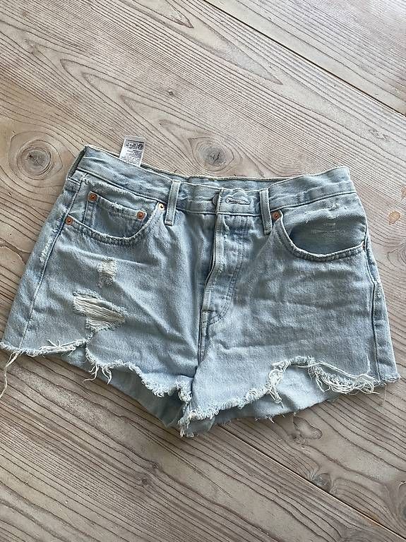 Jeans: Levis Jeans Shorts Grösse 27 – Usato da Ipsach venduto da Cynicat 1