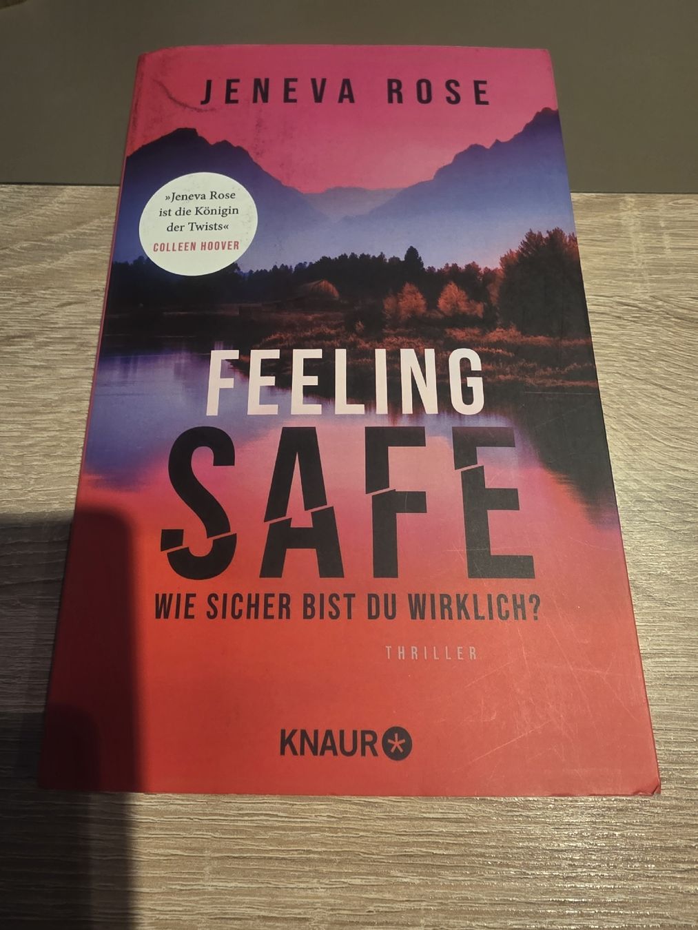 Libri: Feeling Safe, Thriller von Jeneva Rose, – Usato da Madiswil venduto da Sandraho