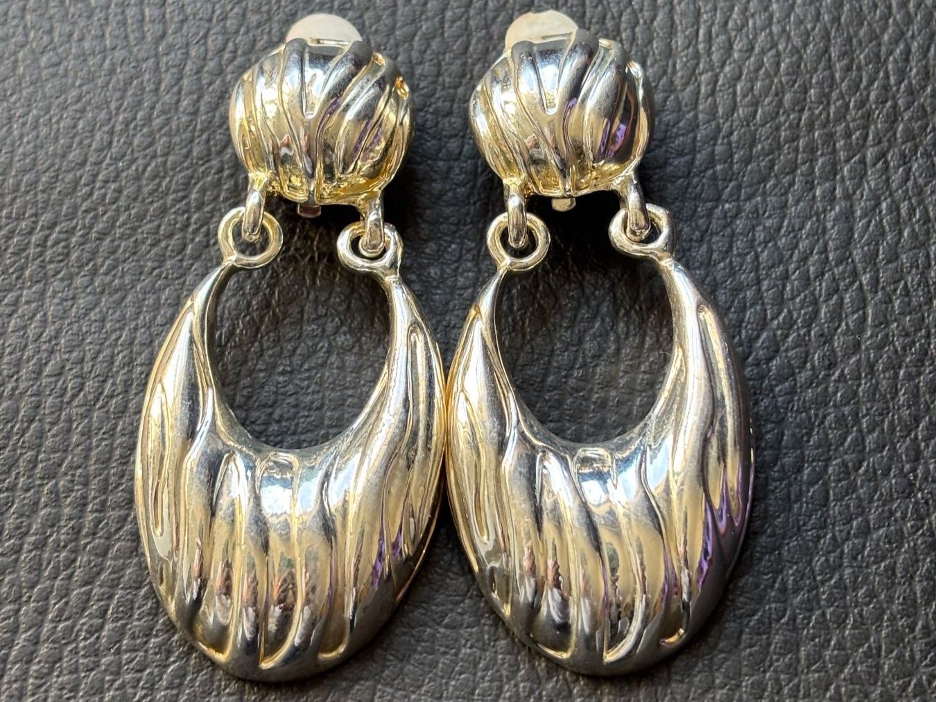 Orecchini pendenti & Orecchini a lobo: Clips d'oreilles vintages style moderniste – Usato da Peseux venduto da CharmeCommerce